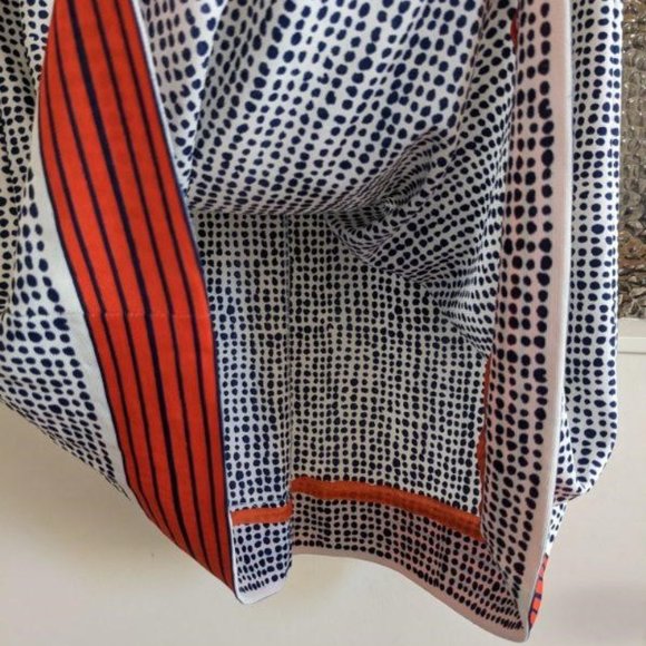 Fun Lively Shift Dress, Short-sleeve Swingy Bold Hem, Great for Summer - Picture 10 of 15